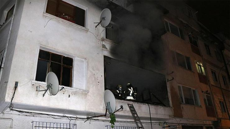 Arkadaşının biber gazı sıkmasına kızdı apartmanı yaktı