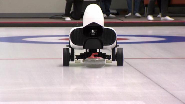 Curling oynayan robotlar insanları yenemedi