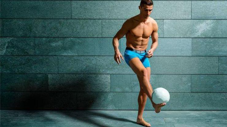 Cristiano Ronaldo yeni iç çamaşırı modellerini tanıttı