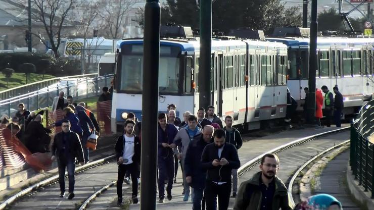 Topkapıda aynı bölgede tramvay yine raydan çıktı