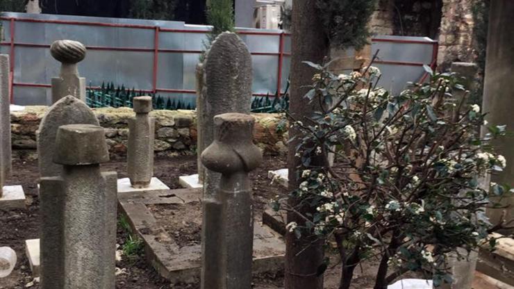 Mezar taşlarına zarar veriliyor iddiası: İBB yanıt verdi