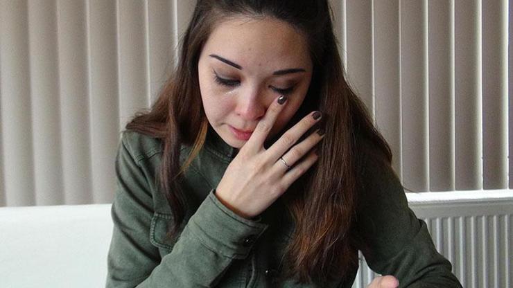 Rus genç kızın yardım çığlığı: Annesinin başına silah dayadı