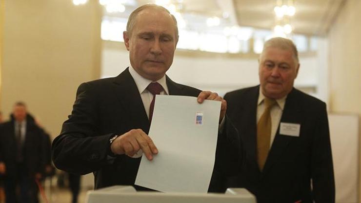 Rusyadaki seçimlerin galibi Vladimir Putin