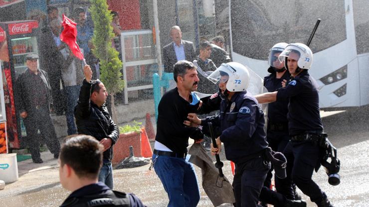 Tahliye kararını protesto eden esnafa polis müdahale etti