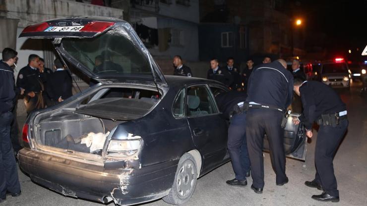 Adanada film gibi olay: Polis araçlarına çarparak kaçtı