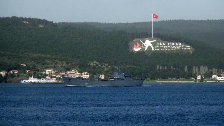 Rus askeri gemisi Çanakkale Boğazında
