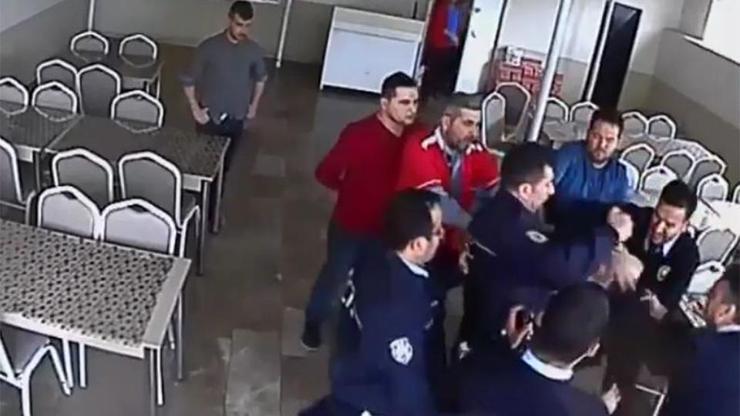 Kantindeki kavgada polis, okul müdürünü tartakladı