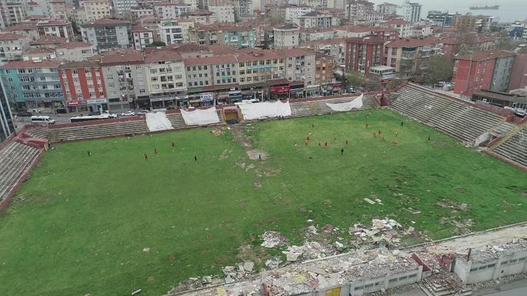 Kartal Stadyumu moloz yığınlarıyla dolu