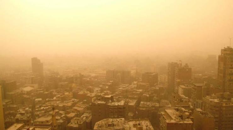 Mısırda etkili olan toz fırtınası 3 kişinin ölümüne neden oldu