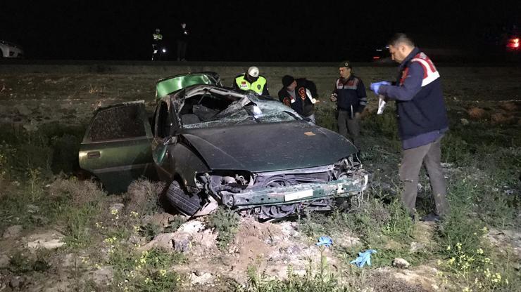 Karşı şeride geçip sarampole yuvarlandı: 1 ölü 2 yaralı