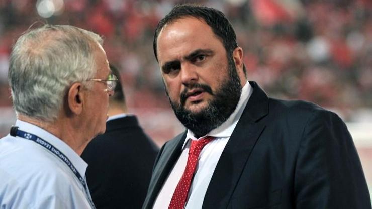Olympiakos Başkanı çıldırdı, teknik direktör istifa etti