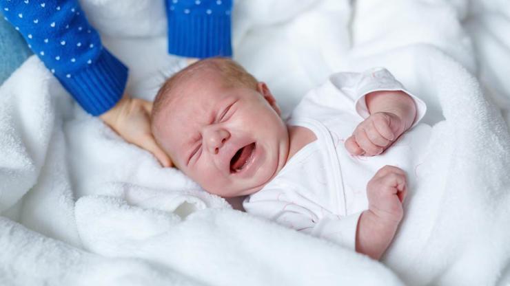 Bebeğini sallayarak uyutan anneler dikkat: En büyük hata