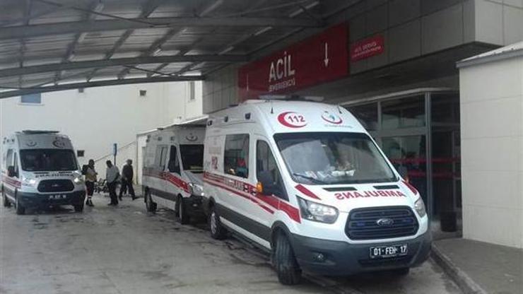 Adanada öğrenci servisi devrildi: Öğrenciler yaralandı