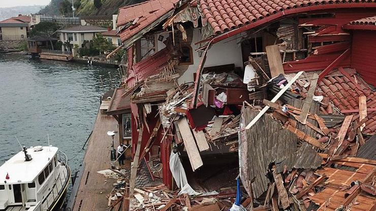 İstanbul Boğazında gemi çarpan yalıda hasar incelemesi başladı