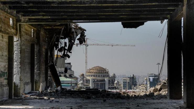 Yıkımı süren AKMnin içinden Taksim Meydanına son bakış
