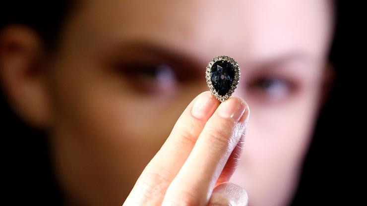 6.16 karatlık mavi elmas 300 yıl sonra satışa çıkarılıyor