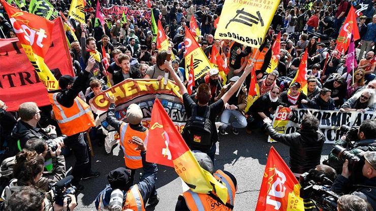 Fransa’da göstericilerle polis arasında çatışma: 51 gözaltı