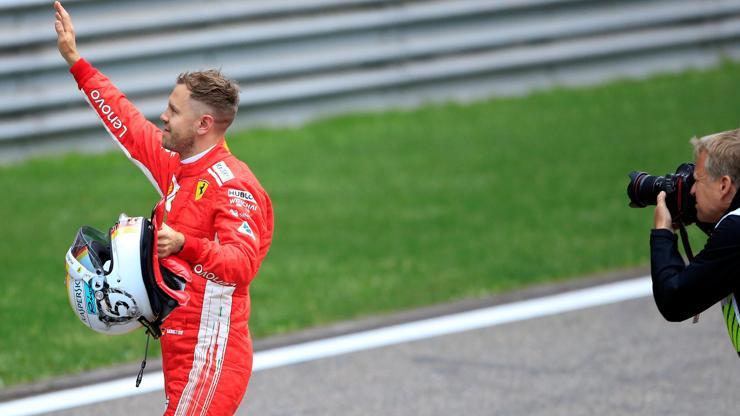 Vettel Çinde ilk sırada