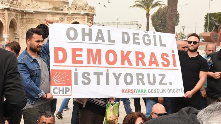 CHPlilerden Türkiye genelinde OHALe karşı demokrasi istiyoruz talebiyle oturma eylemi