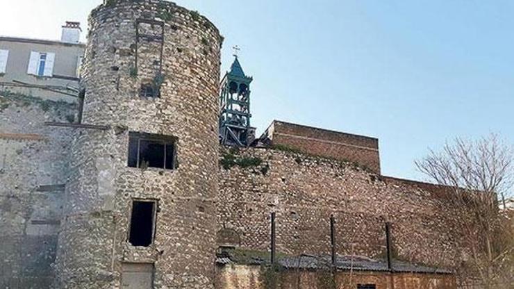İstanbuldaki Cenevizlerden kalma 700 yıllık yapılar harabeye dönmüş durumda