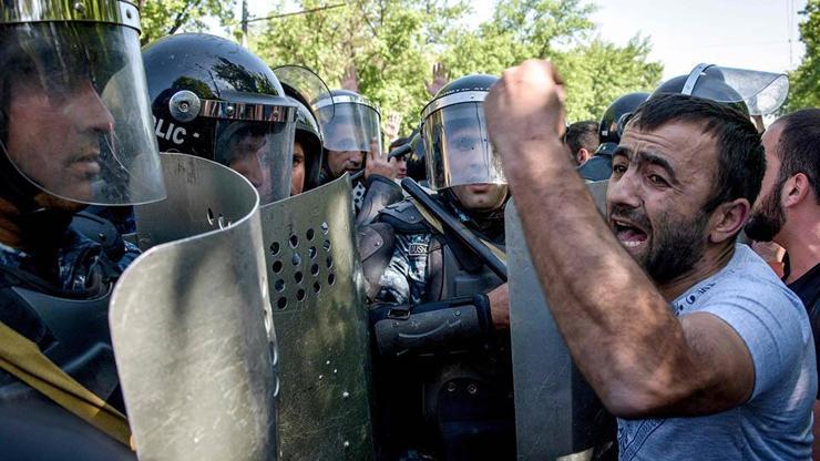 Ermenistan’da 120 gösterici gözaltına alındı