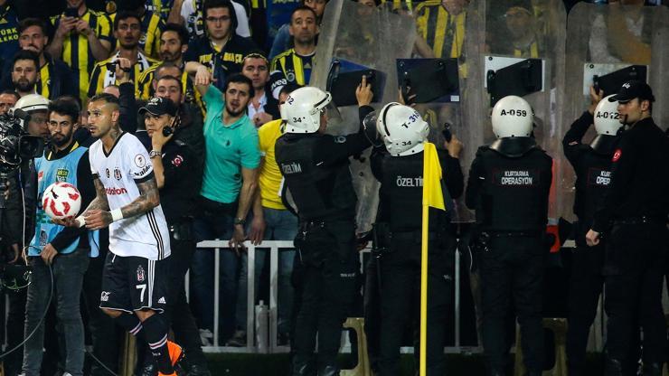 Boyunuz devrilsin... Yarıda kalan Fenerbahçe-Beşiktaş derbisi için kim ne dedi