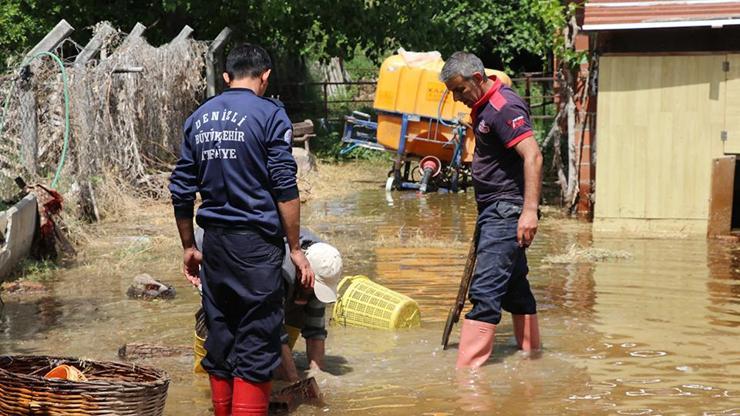 Denizlide taşkın: Barajdan salınan su evleri bastı