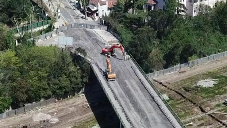 Tıbbiye Caddesindeki kapatılan köprü yıkılıyor