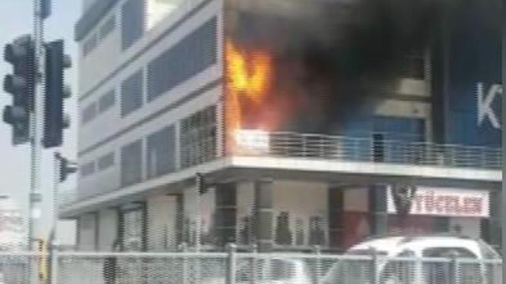 İstanbulda plazada yangın
