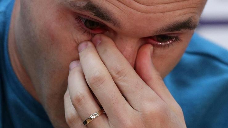 Iniesta Barcelonaya gözyaşları içinde veda etti