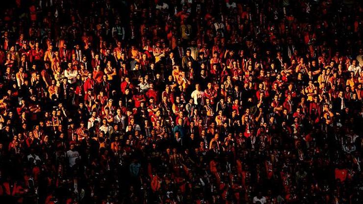 Galatasaray - Beşiktaş derbisinde seyirci rekoru kırıldı