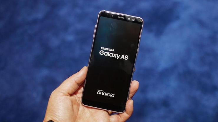 Galaxy A8 için Android Oreo güncellemesini yayınlandı