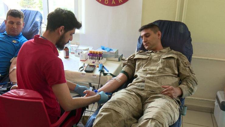Askerler Kızılaya kan bağışı yaptı