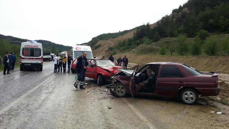 Kütahyada feci kaza: 2 ölü 3 yaralı