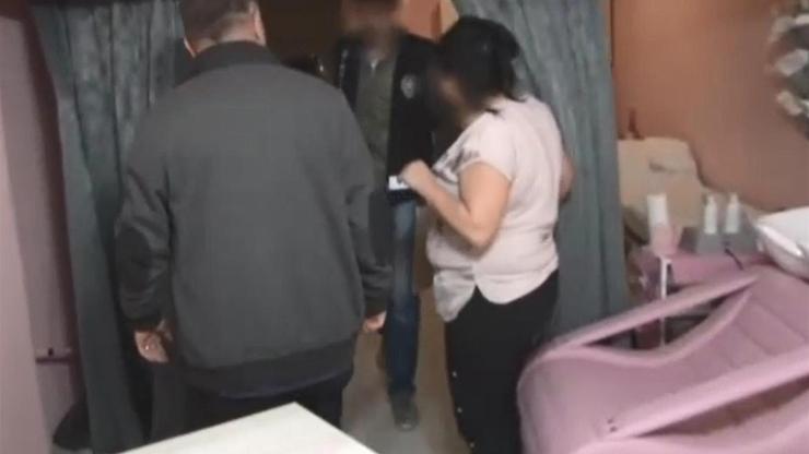 Hayırlı cumalar mesajı atan fuhuş çetesine operasyon: Biri hamile 15 kadın kurtarıldı