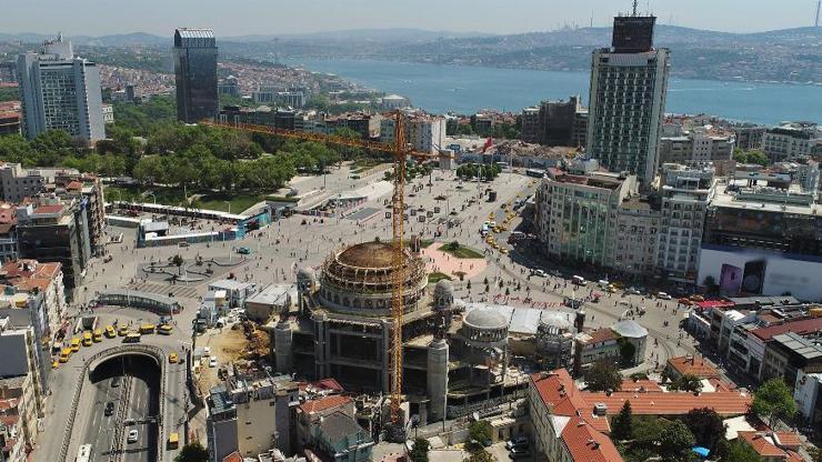 Minarelerinin yapımına başlanan Taksim Camii havadan görüntülendi