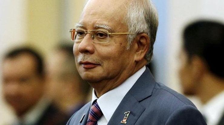 Malezyada polis eski Başbakan Necipin evinde arama yaptı