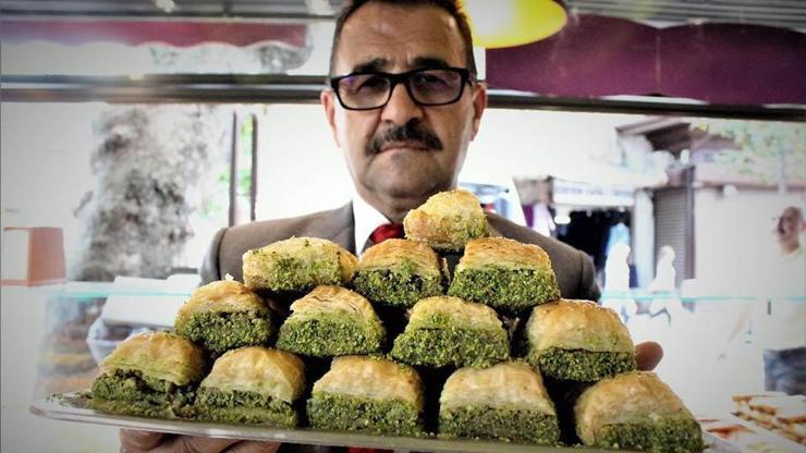 İzmirde tatlıcılar fıstıklı ürün satmama kararı aldılar
