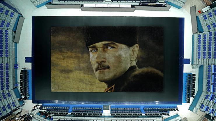 Fenerbahçeden 60 bin renkli bardakla dev Atatürk portresi