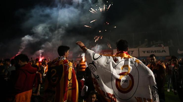Galatasaray taraftarı şampiyonluk sonrası Floryaya akın etti