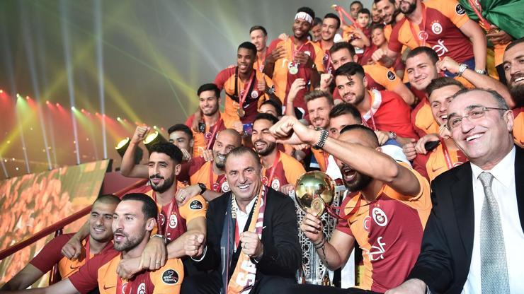 İki dakikada Galatasarayın şampiyonluk coşkusu