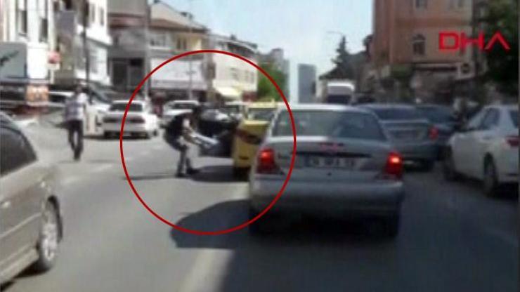 Taksici dehşeti Kadın yolcuyu bacağından tutup dışarı attı