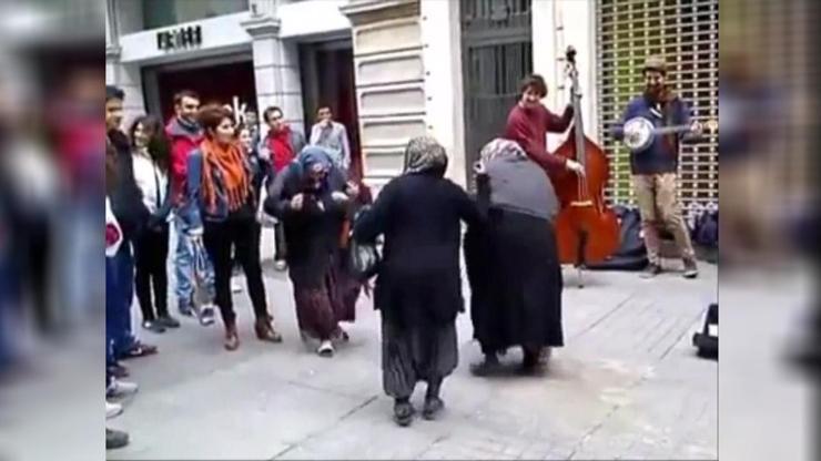 Teyzeler İstiklal Caddesinde böyle dans etti