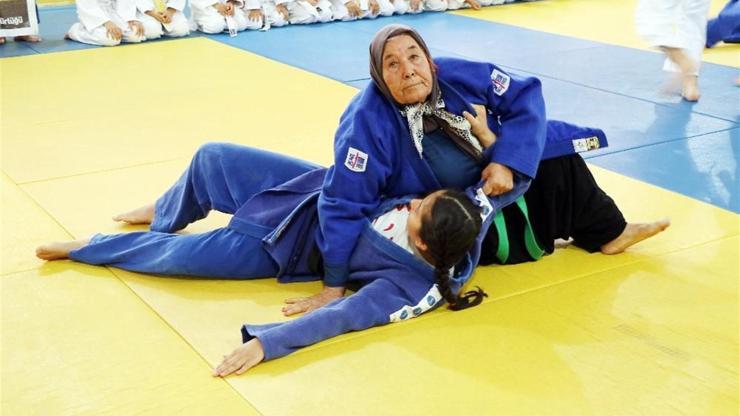 Adananın 80’lik ninja ninesi: Judo yapıyor