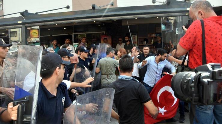 İzmirde, eylemci pazarcılara biber gazlı coplu müdahale