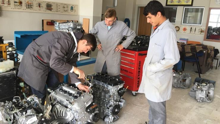 Toyotadan meslek liselerine motor ve şanzıman hibesi
