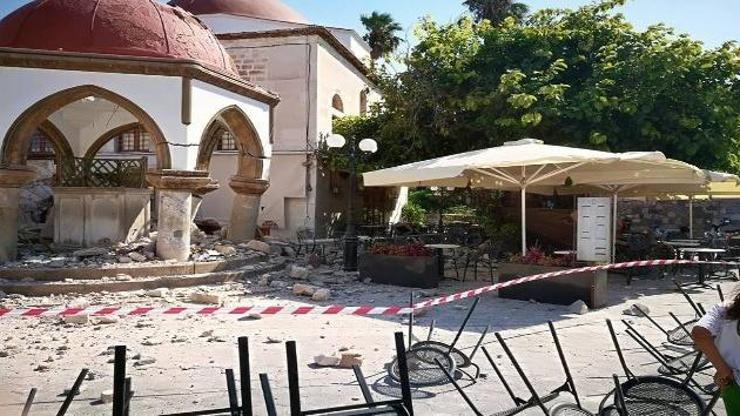 Kostaki depremde hasar gördü... O cami kaderine terk edildi