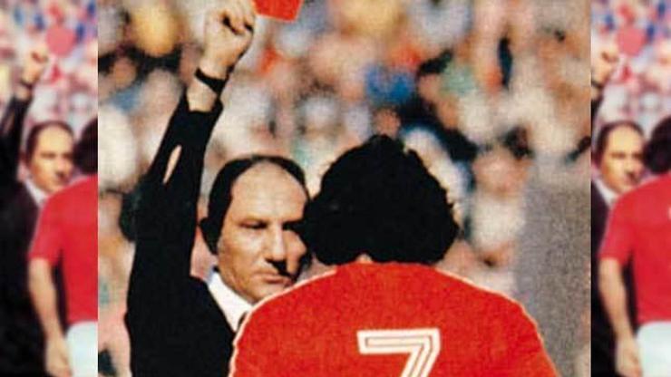 Dünya Kupasında ilk kırmızı kartı bir Türk gösterdi
