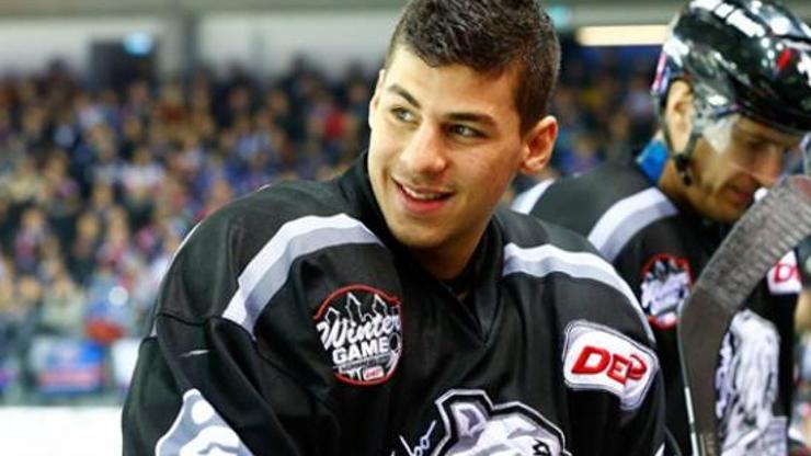 Türk buz hokeyci NHLe transfer oldu