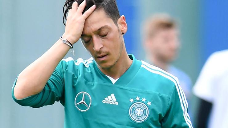 Almanyada Mesut Özil Meksika maçında oynamayacak